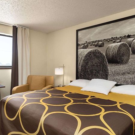 Super 8 By Wyndham Dodge City Bagian luar foto
