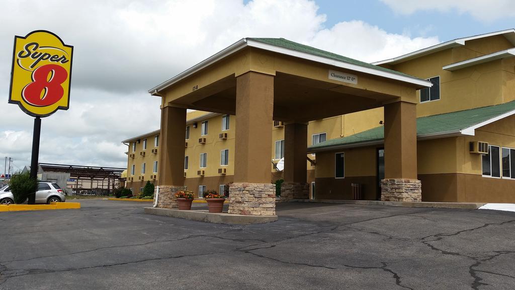 Super 8 By Wyndham Dodge City Bagian luar foto
