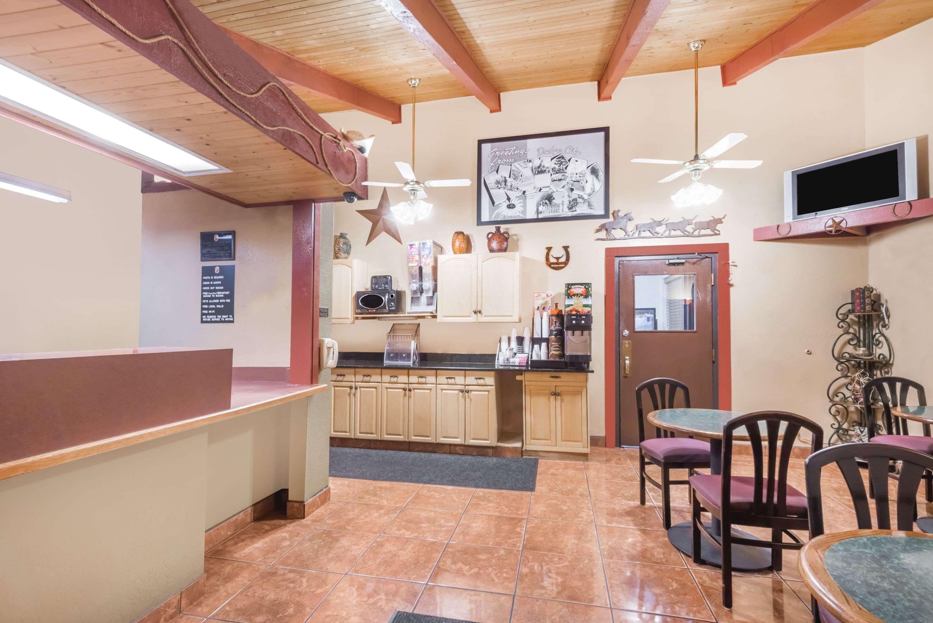 Super 8 By Wyndham Dodge City Bagian luar foto